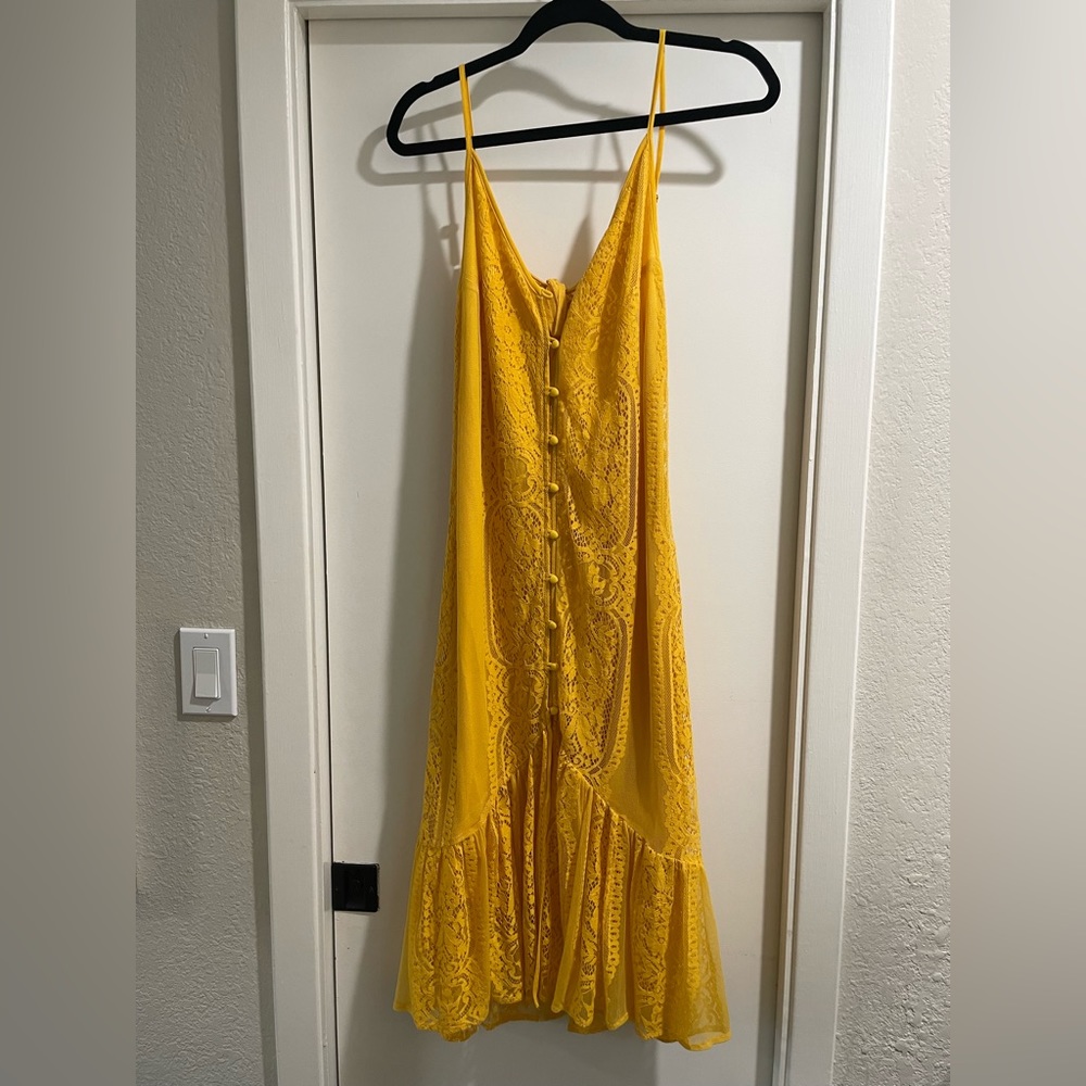 Lulu’s yellow summer dress (M)